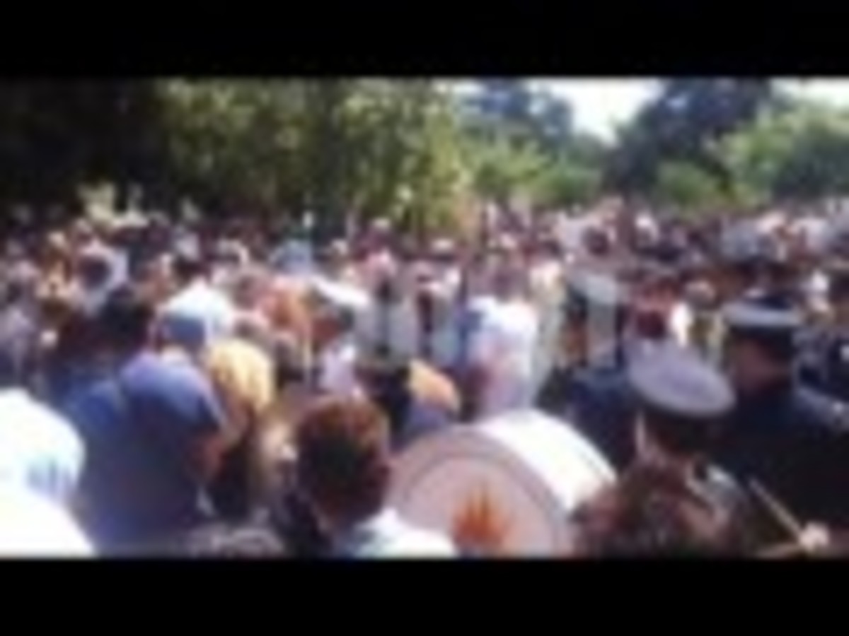 Λουλούδια και εθνικός ύμνος