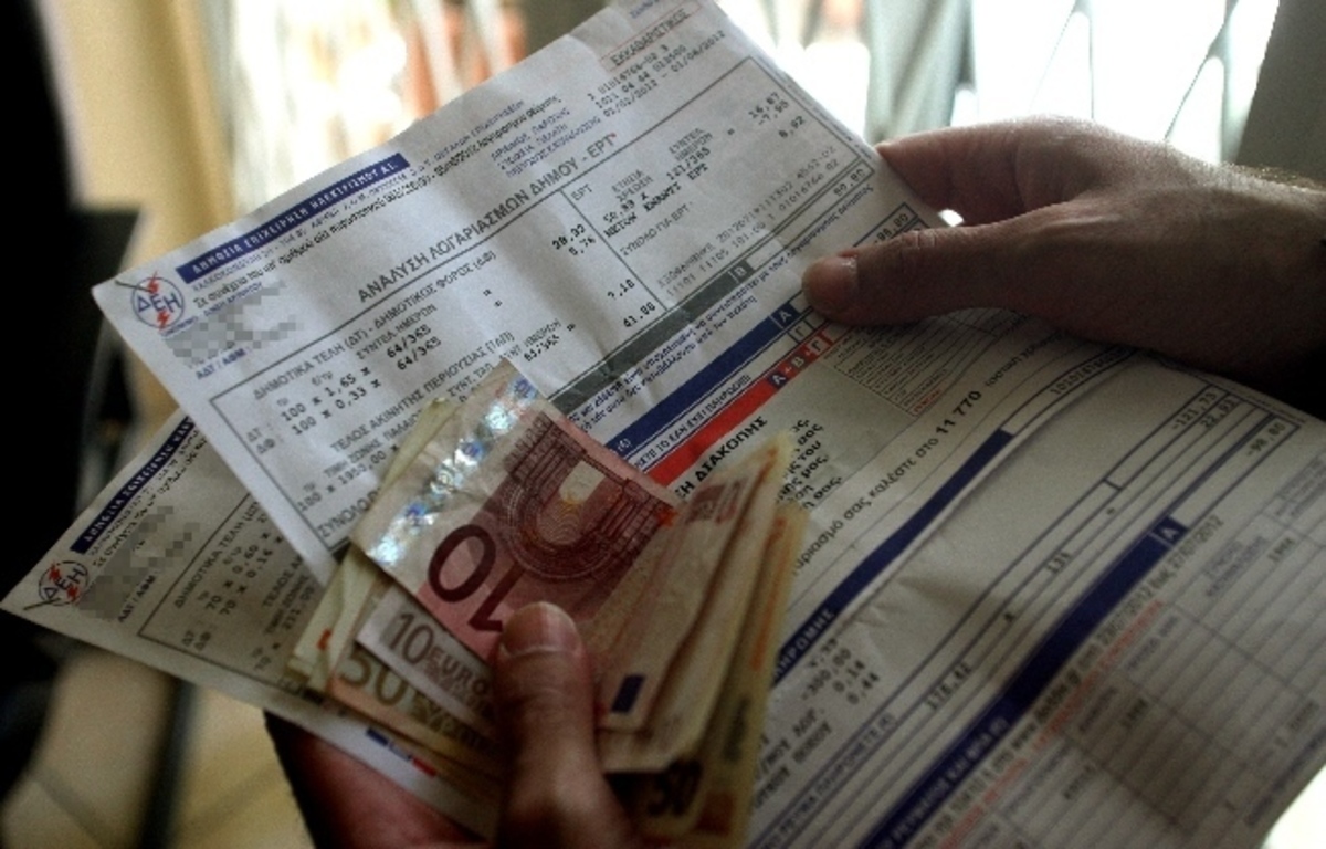 Ποιοί δικαιούνται έκπτωση 100 ευρώ από τον λογαριασμό της ΔΕΗ