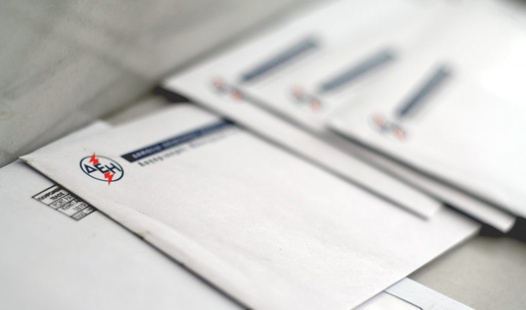 64χρονος άνεργος κοιμάται στο αυτοκίνητο γιατί η ΔΕΗ του έχει κόψει το ρεύμα!