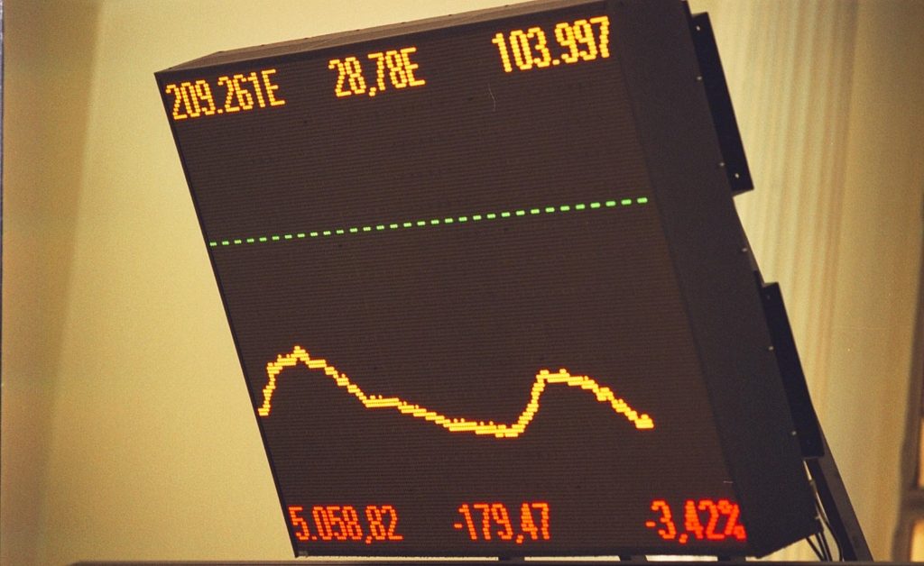 Εβδομαδιαίες απώλειες 2,46% με νηστίσιμους τζίρους