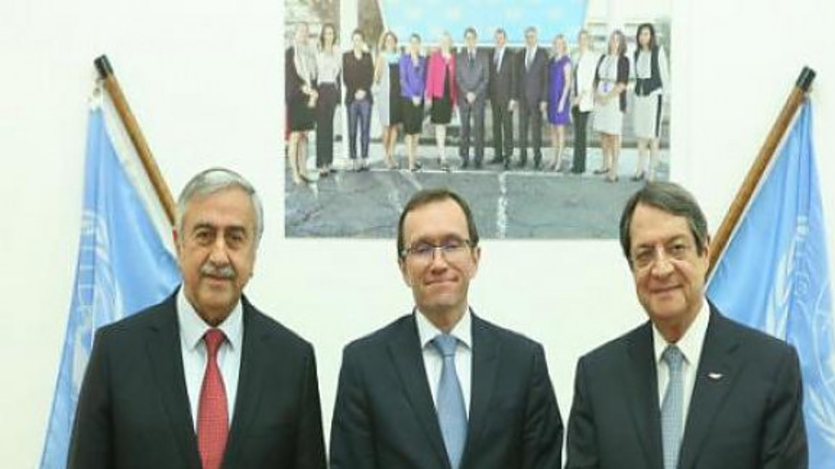 Κυπριακό: «Επιθετικός ο Ακιντζί στο δείπνο» – Τι αποκαλύπτουν διπλωματικές πηγές