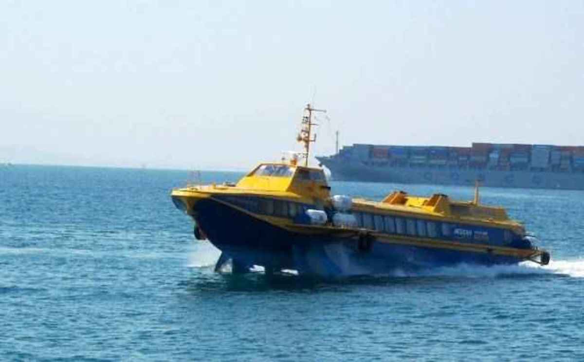 Παραιτήθηκε ένας καπετάνιος ιπτάμενου δελφινιού: “Δεν θα κάνω το σωφεράκι του Γ. Παπανδρέου”