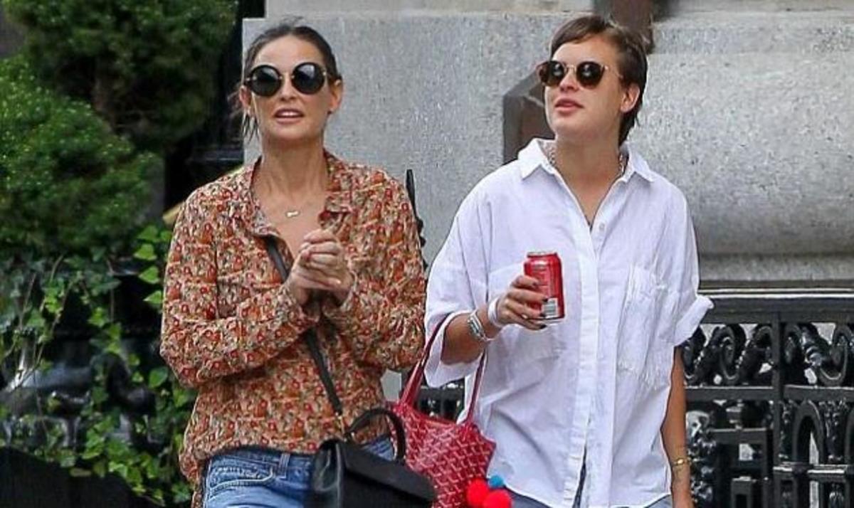 Demi Moore: H βόλτα με τις κόρες μετά το δυστύχημα στο σπίτι της