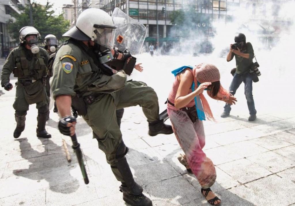 BBC : Οι Έλληνες ξεζουμίστηκαν, έρχεται κοινωνική αναταραχή