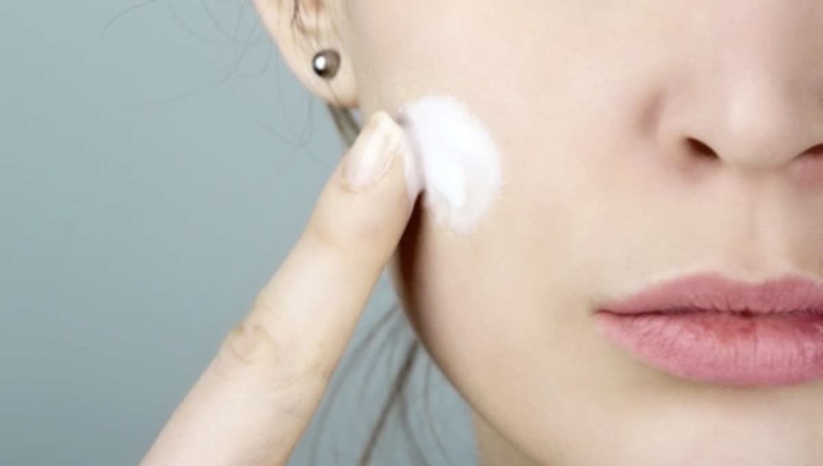 Έξι καθημερινά πράγματα που δεν πρέπει να βάζετε ΠΟΤΕ στο πρόσωπό σας