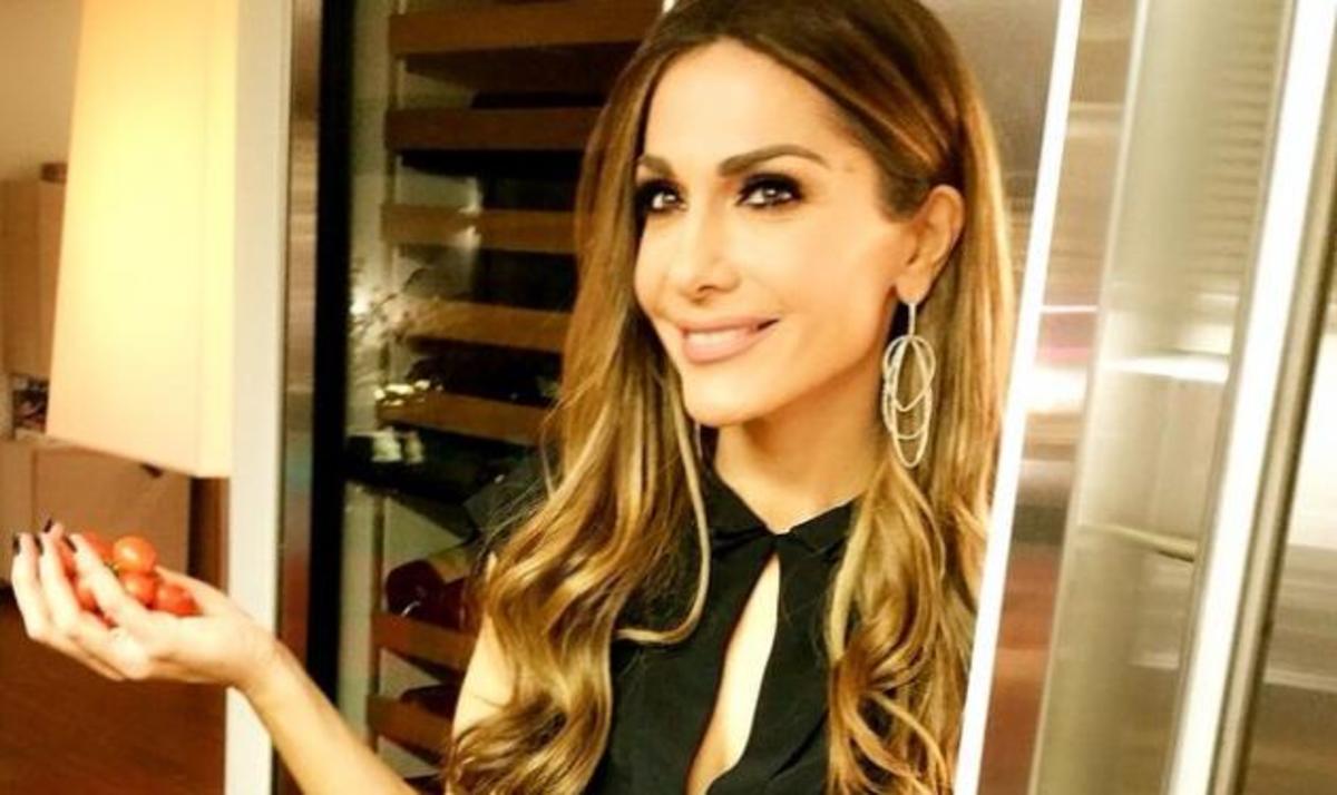 Δείτε τη Δέσποινα Βανδή να φτιάχνει πίτα! Βίντεο