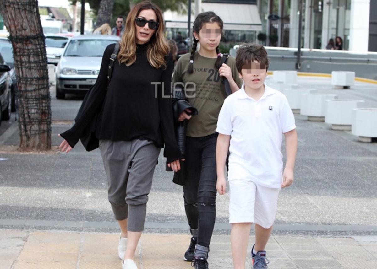 Δέσποινα Βανδή: Πού την συνάντησε ο φωτογραφικός φακός με τα παιδά της;