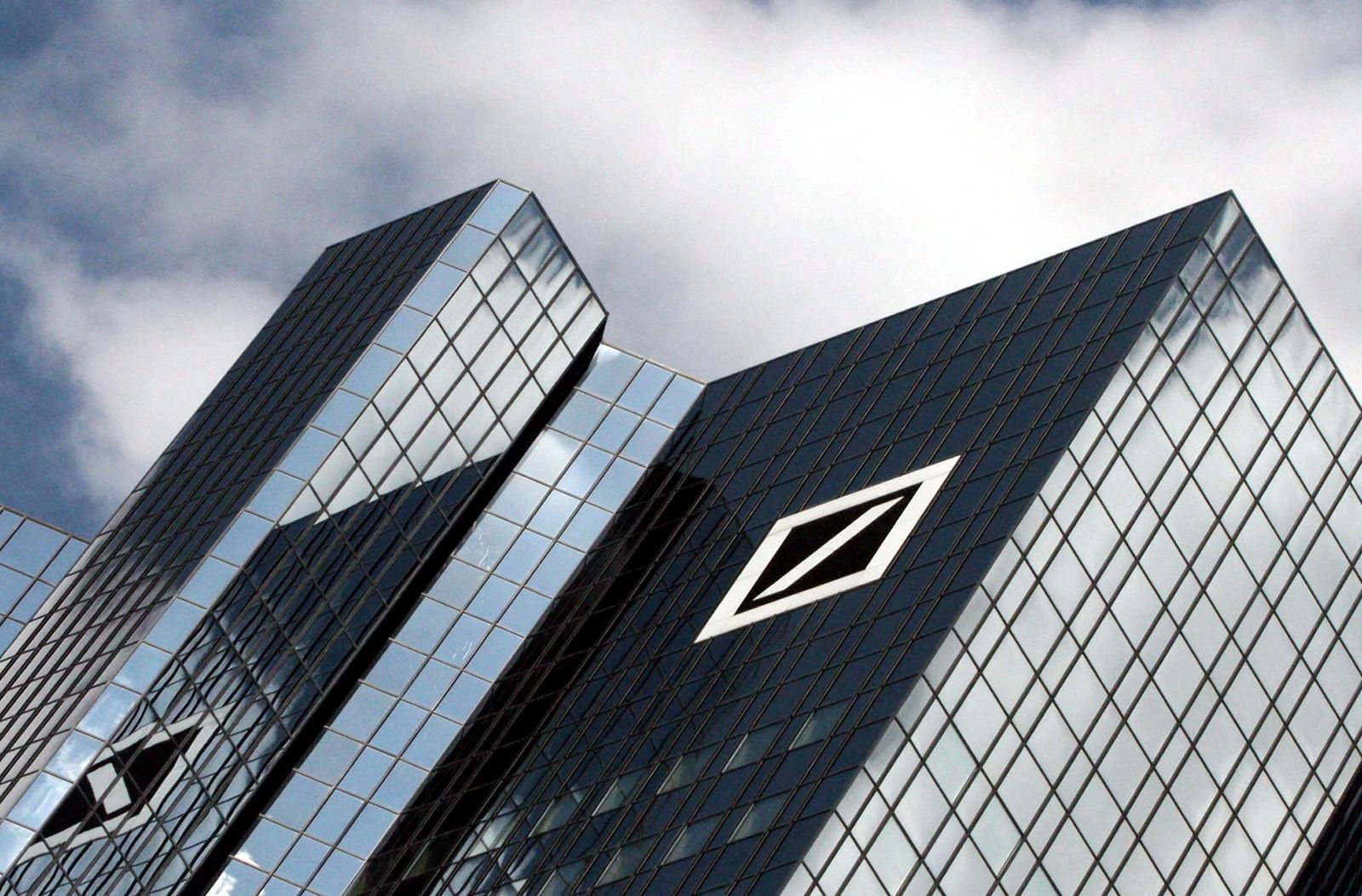 Τα Σκόπια δανείζονται από τη Deutsche Bank για να μειώσουν το έλλειμμά τους