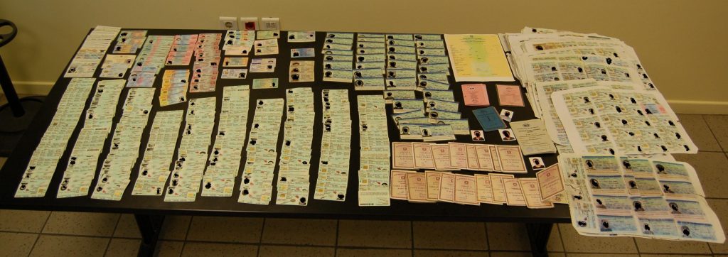 Εργαστήριο πλαστών ταξιδιωτικών εγγράφων – Έως 1.500 ευρώ το κεφάλι