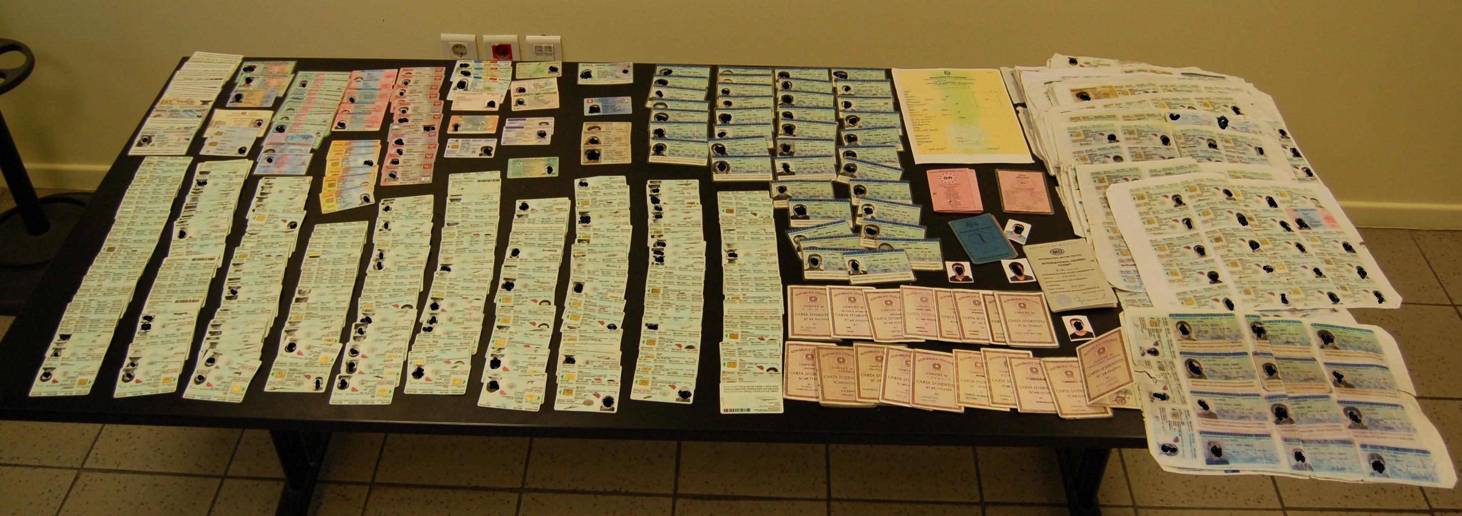 Εργαστήριο πλαστών ταξιδιωτικών εγγράφων – Έως 1.500 ευρώ το κεφάλι