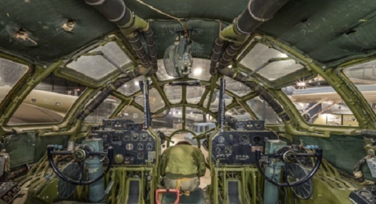 Μπείτε στα κόκπιτ των πιο εντυπωσιακών στρατιωτικών αεροσκαφών! Διαδραστική Περιήγηση