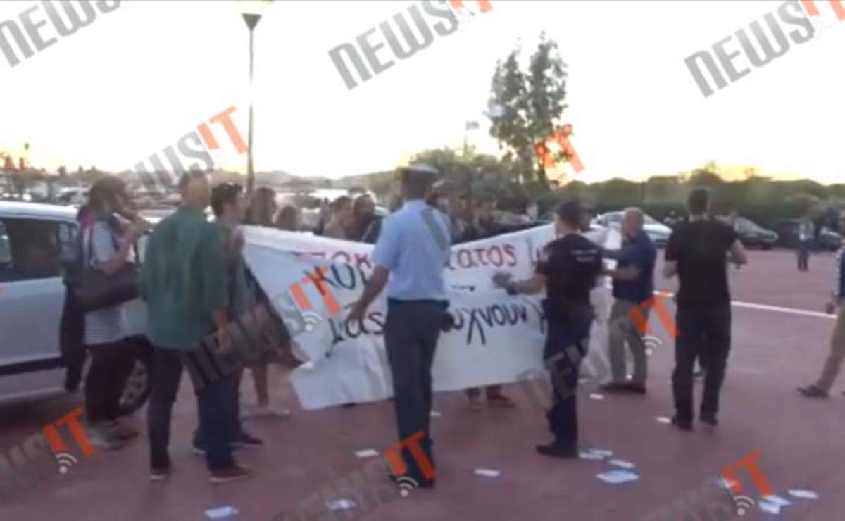 Διαμαρτυρία στο συνέδριο ΣΥΡΙΖΑ