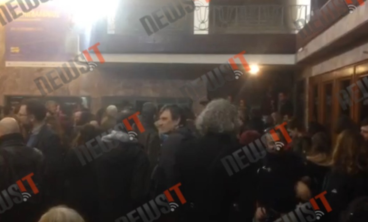 Διαμαρτυρία στο Rex