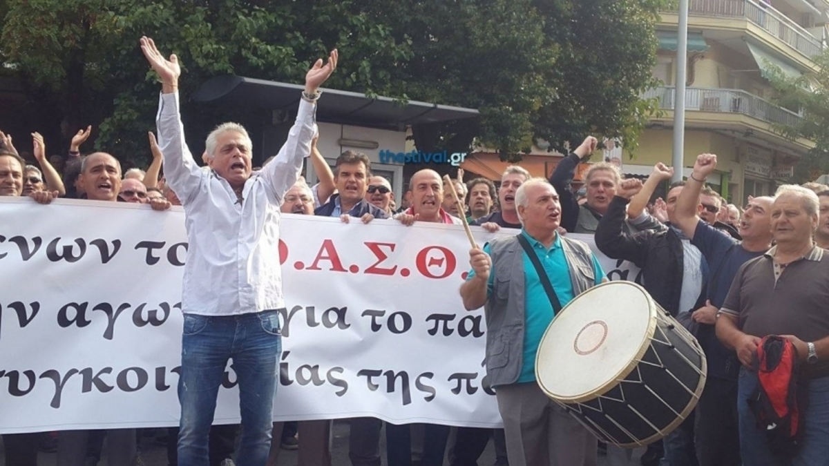 Δυναμική διαμαρτυρία των εργαζομένων του ΟΑΣΘ με… νταούλια! [vids]