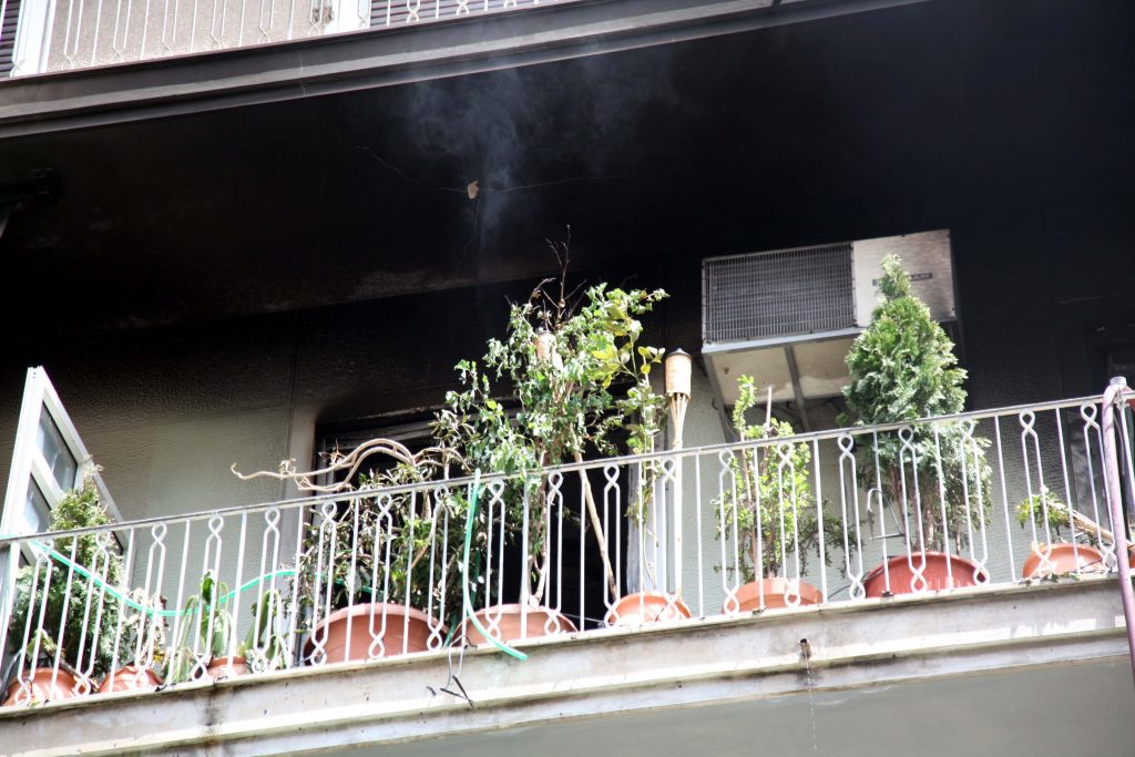 Νεκρή στο Παγκράτι μέσα στο διαμέρισμά της που είχε τυλιχθεί στις φλόγες