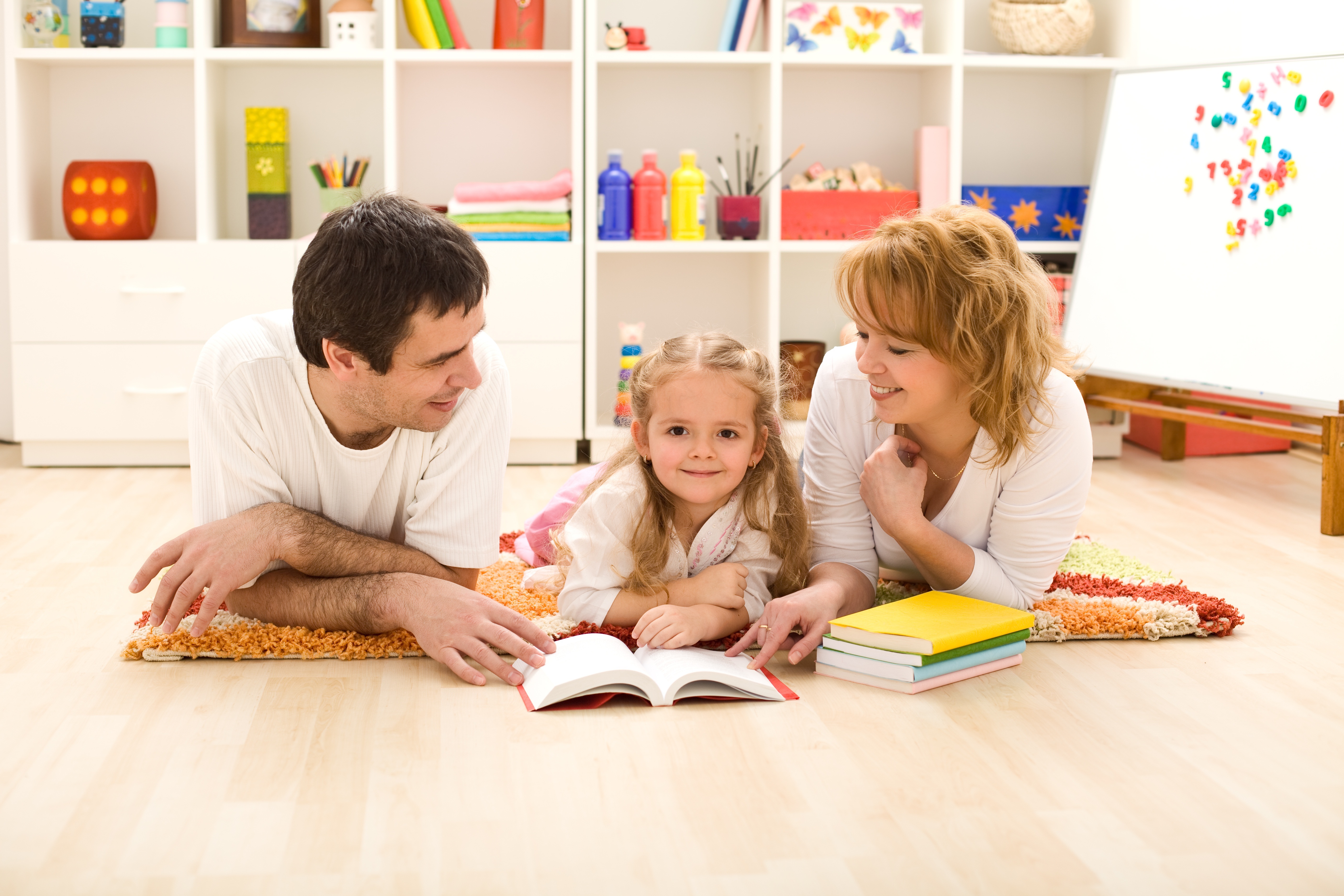 Καλύτεροι μαθητές όσοι διαβάζουν με τους γονείς τους