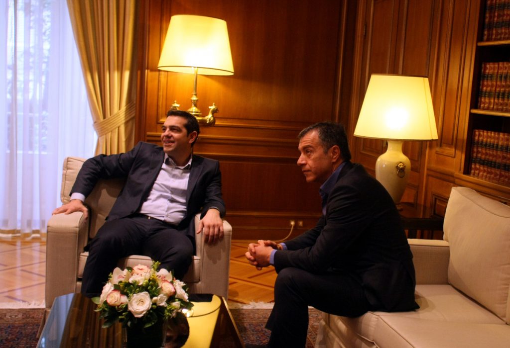 Ο Σ. Θεοδωράκης θα επιδιώξει να δει τον Α. Τσίπρα για τη συμφωνία με τους δανειστές