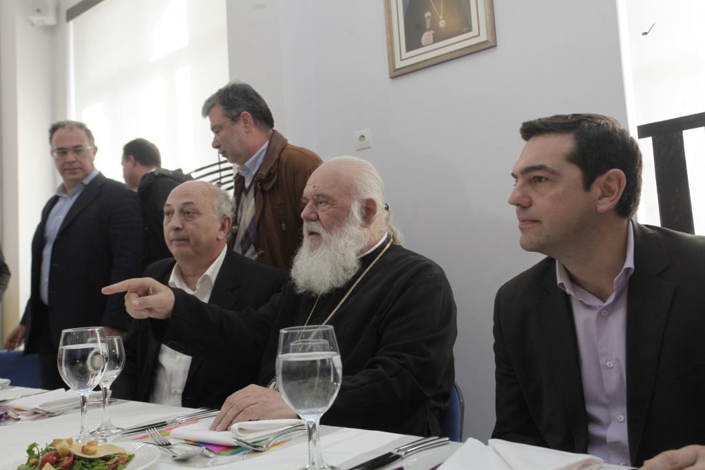 Ο ΣΥΡΙΖΑ διέψευδε πολιτική παρέμβαση του Αρχιεπισκόπου την ώρα που εκείνος την έκανε: “Τι βάζουμε μπροστά; Το κόμμα ή την πατρίδα;”