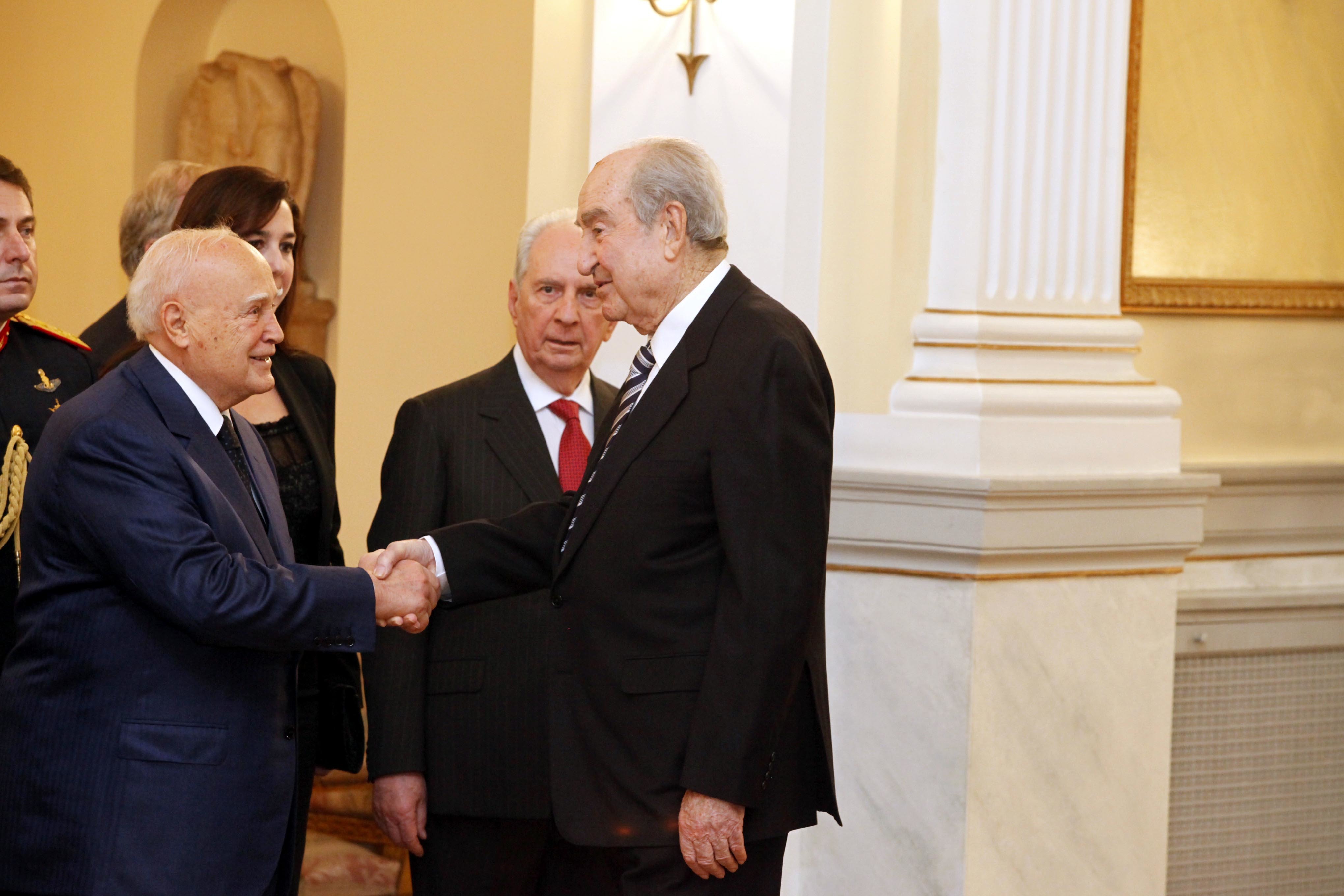 Και νέα πρωτοβουλία Κωνσταντίνου Μητσοτάκη για να μην γίνουν εκλογές – Θα συναντηθεί με τον Κάρολο Παπούλια