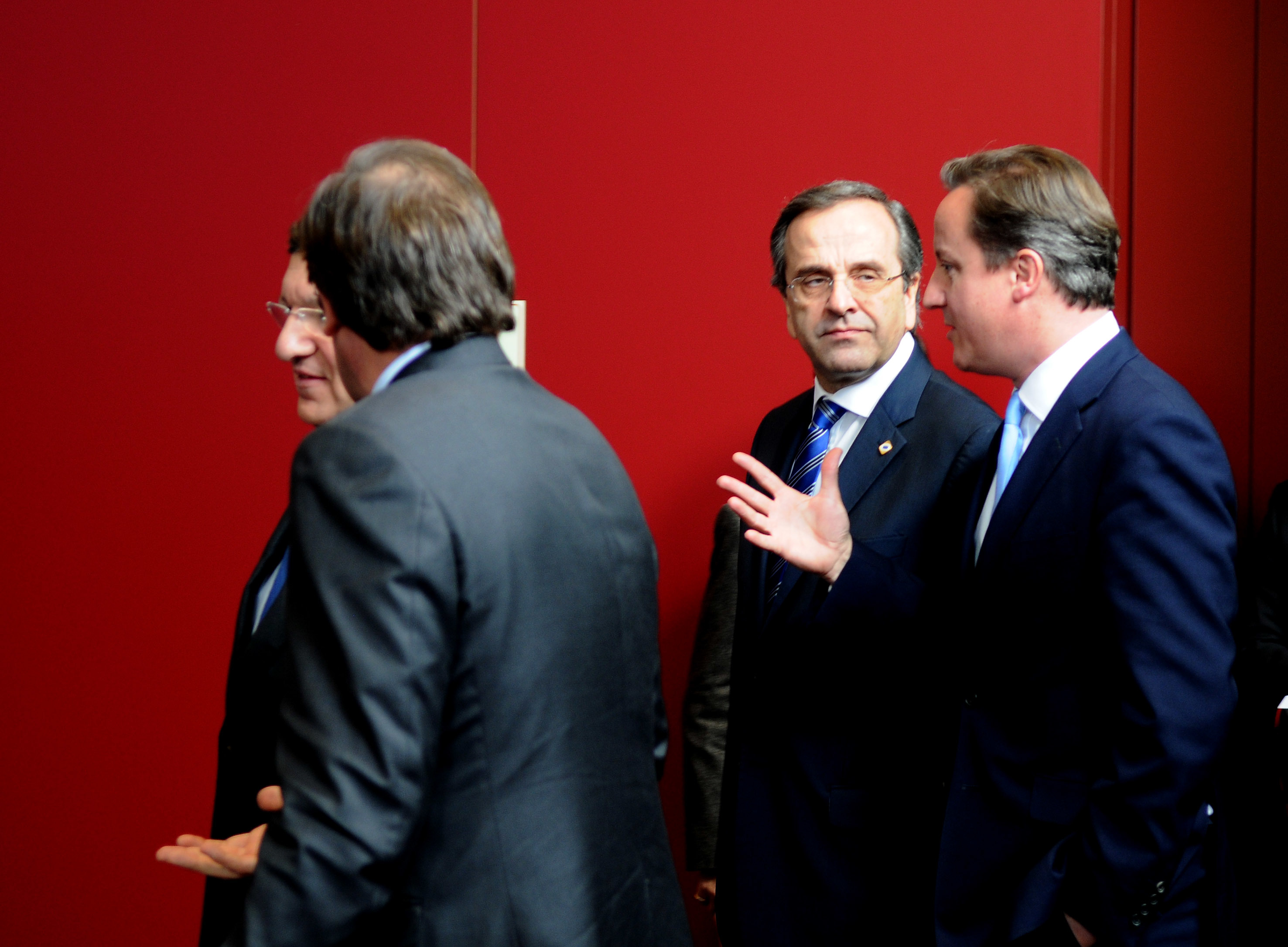 Σοβαρό φραστικό επεισόδιο Σαμαρά με τον βρετανό πρωθυπουργό στις Βρυξέλλες