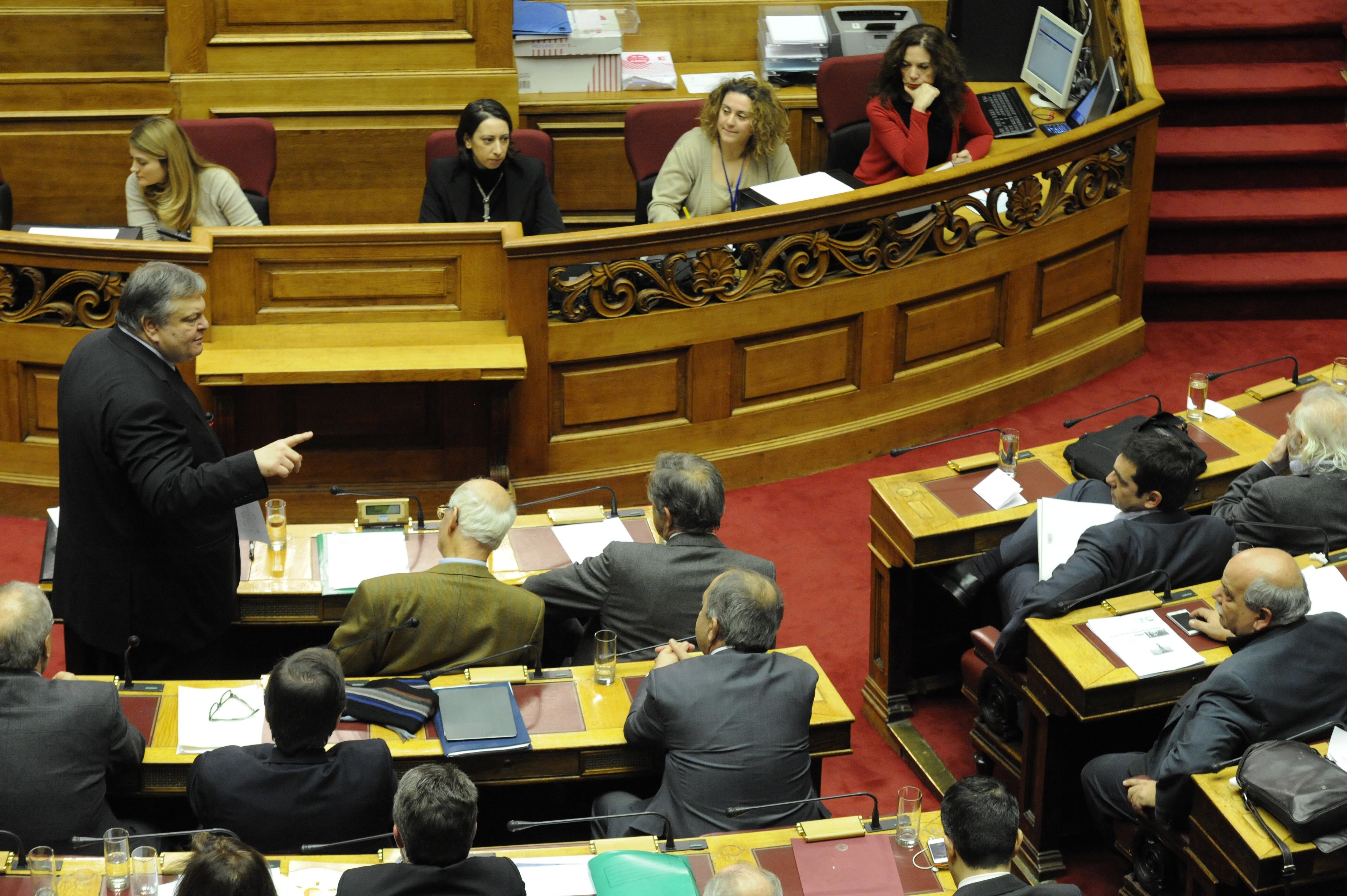 Ο ΣΥΡΙΖΑ δίνει ομιλία του Βενιζέλου για να αποδείξει ότι στήριζε το δημοψήφισμα