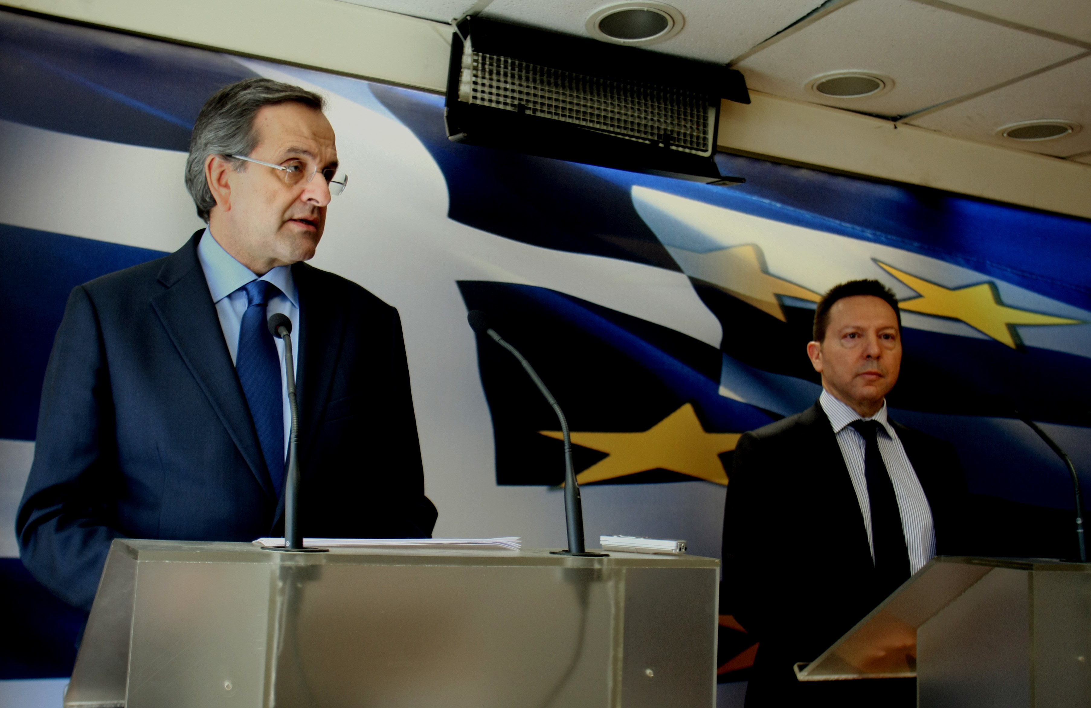 Σαμαράς και Στουρνάρας για το πλεόνασμα: “Η χώρα απομακρύνεται σιγά σιγά από την κρίση”