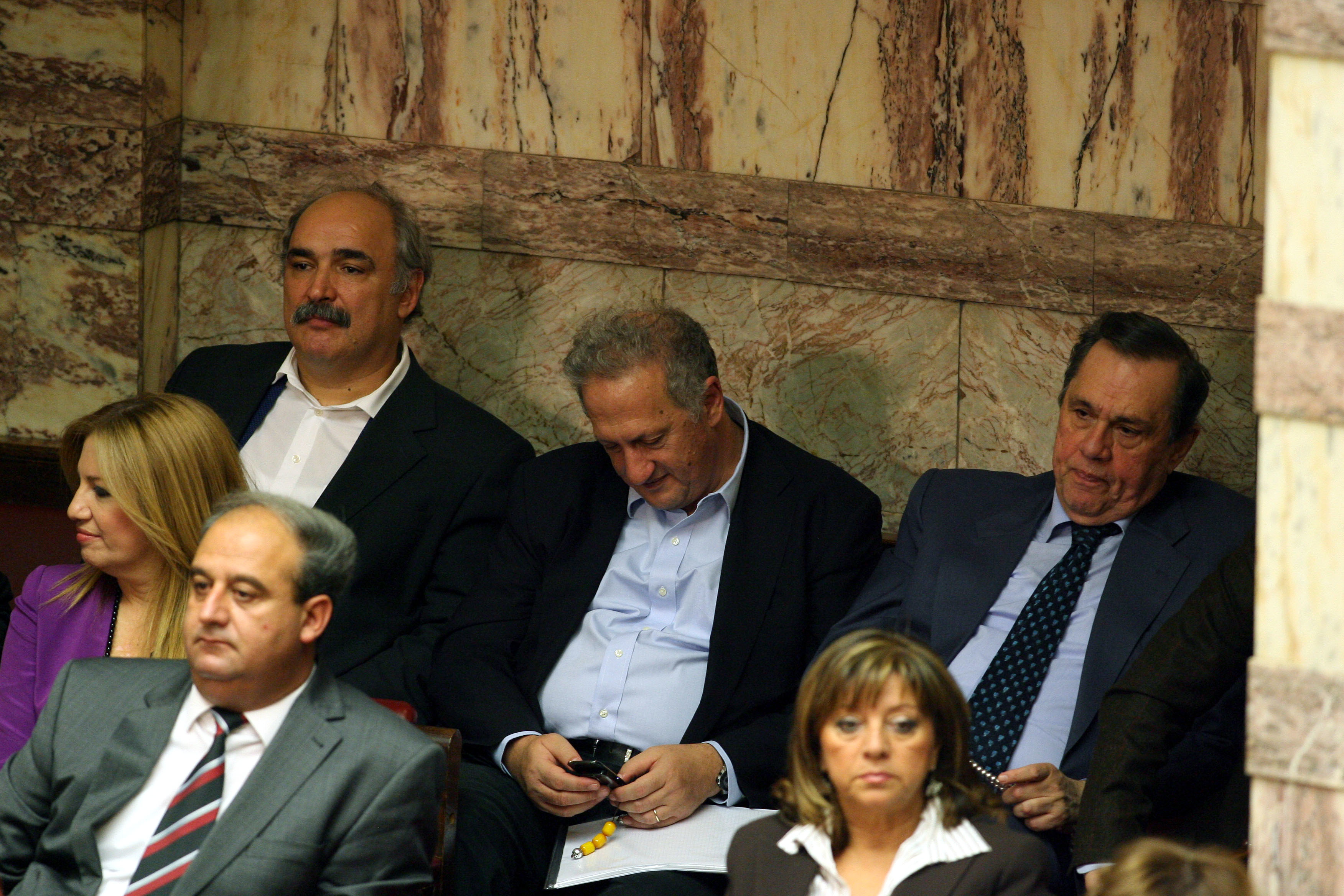 Απών ο Σκανδαλίδης και παρών ο Μπόλαρης – Με διαγραφές θα απαντήσει ο Βενιζέλος