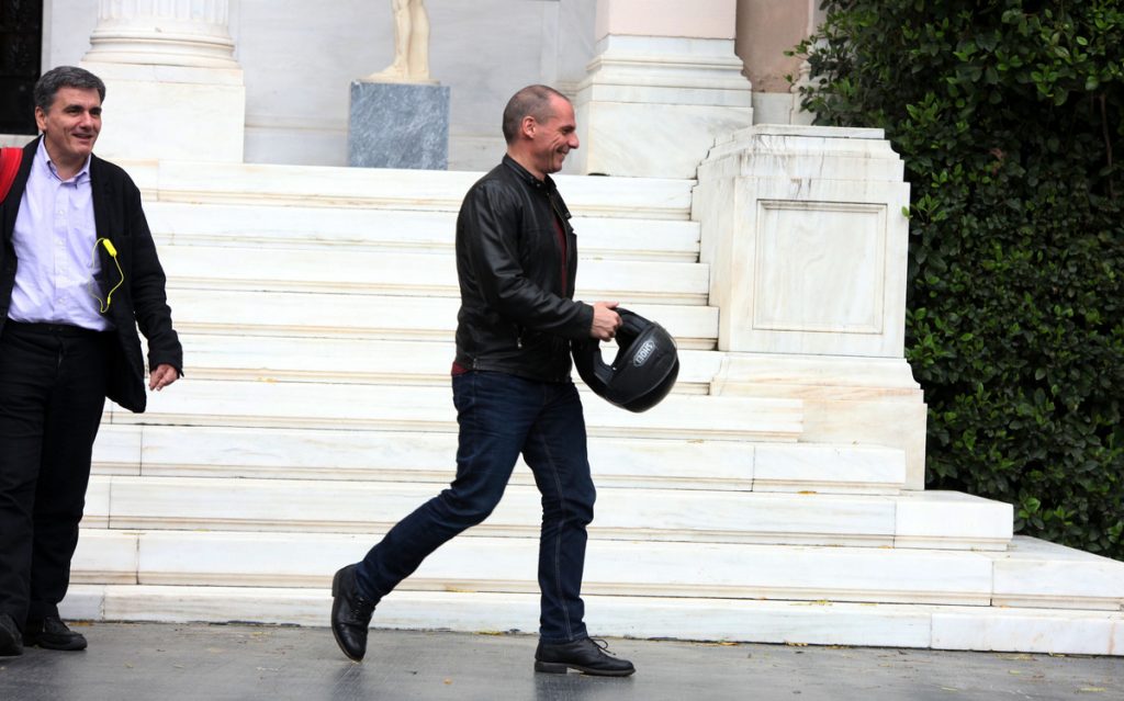 Έως την Τρίτη έτοιμο το πολυνομοσχέδιο σκούπα για να κατευνάσουν τους δανειστές – Τι θα περιλαμβάνει – Από τον Ιούνιο οι παρεμβάσεις στο ΦΠΑ