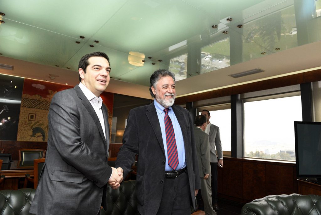 Ο Τσίπρας στηρίζει Πανούση και όχι Κωνσταντοπούλου