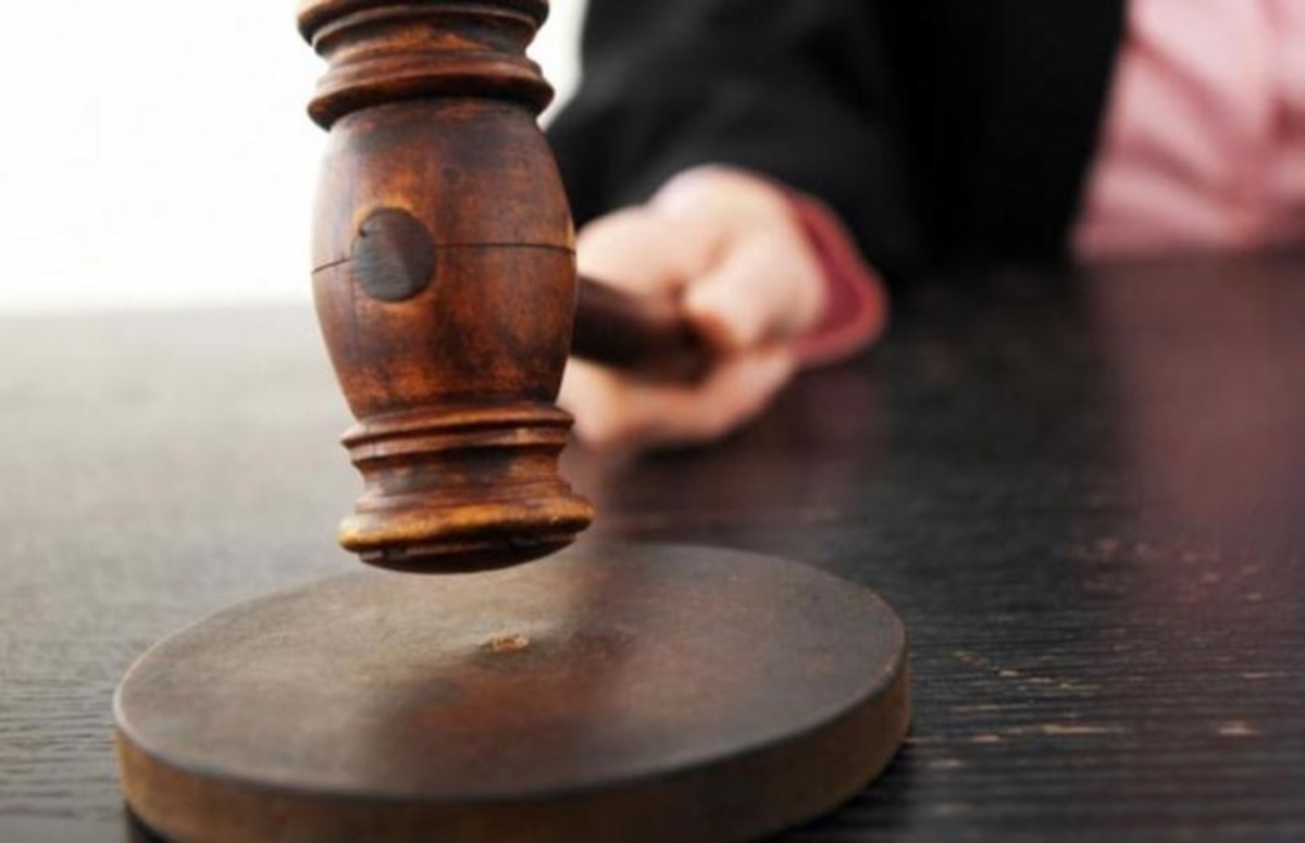 Στα δικαστήρια πασίγνωστη ηθοποιός με τον πρώην σύζυγό της!