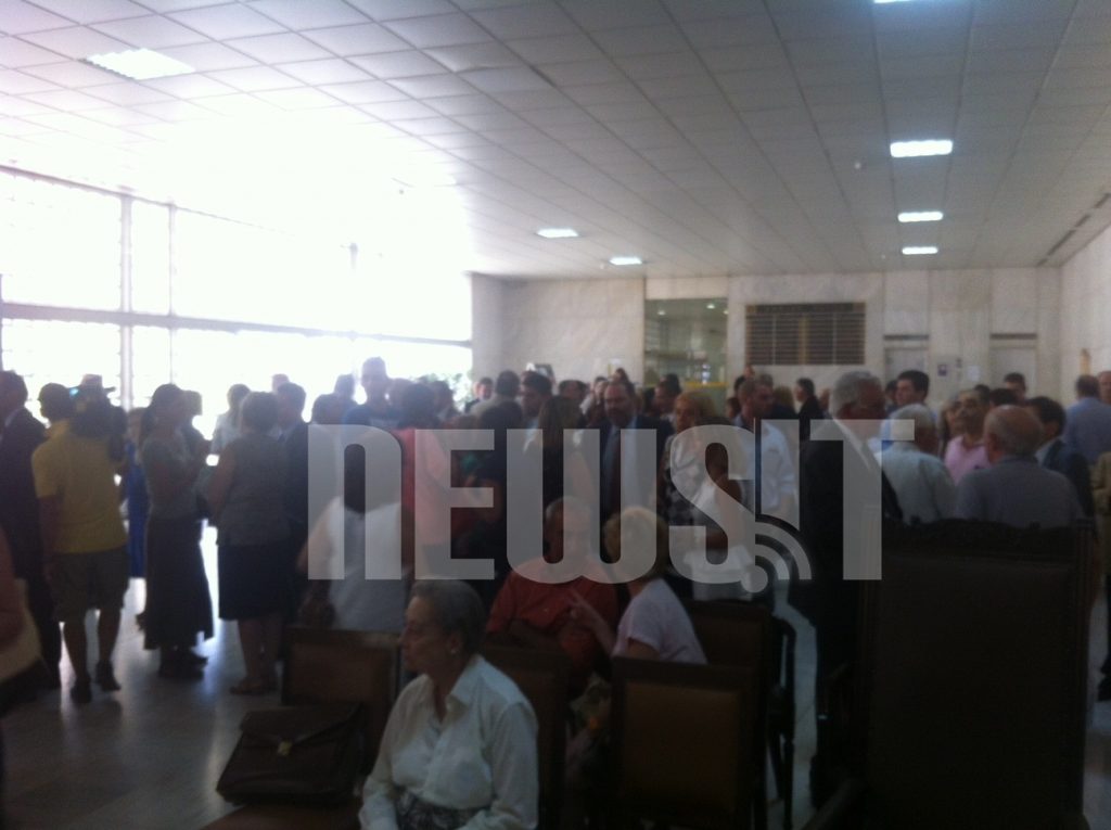 Δικαστικοί: αντισυνταγματικές οι μειώσεις στους μισθούς μας