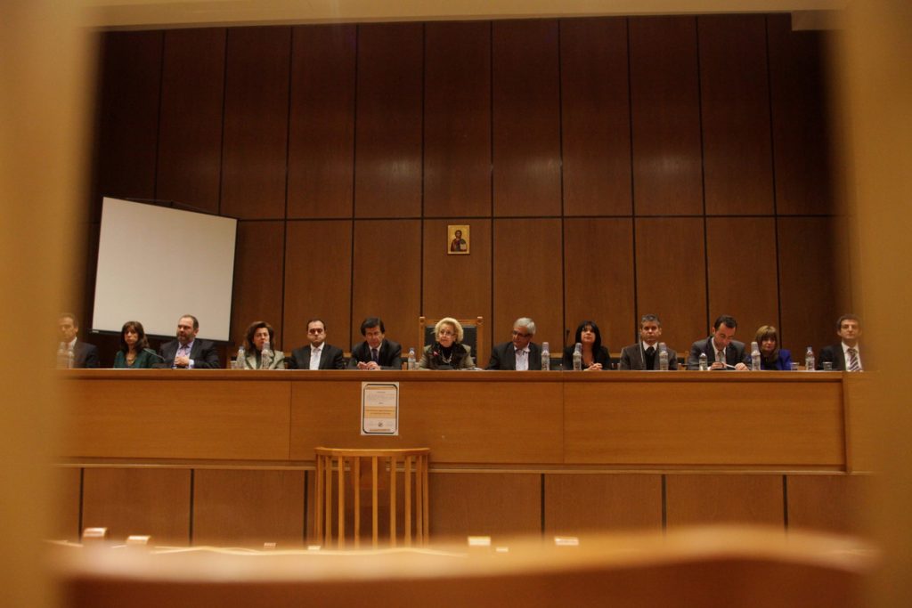 Απόφαση βόμβα από το Μισθοδικείο – Αντισυνταγματική η μείωση 50% στην επιστροφή αναδρομικών στους δικαστές – Νέα τρύπα στον προϋπολογισμό