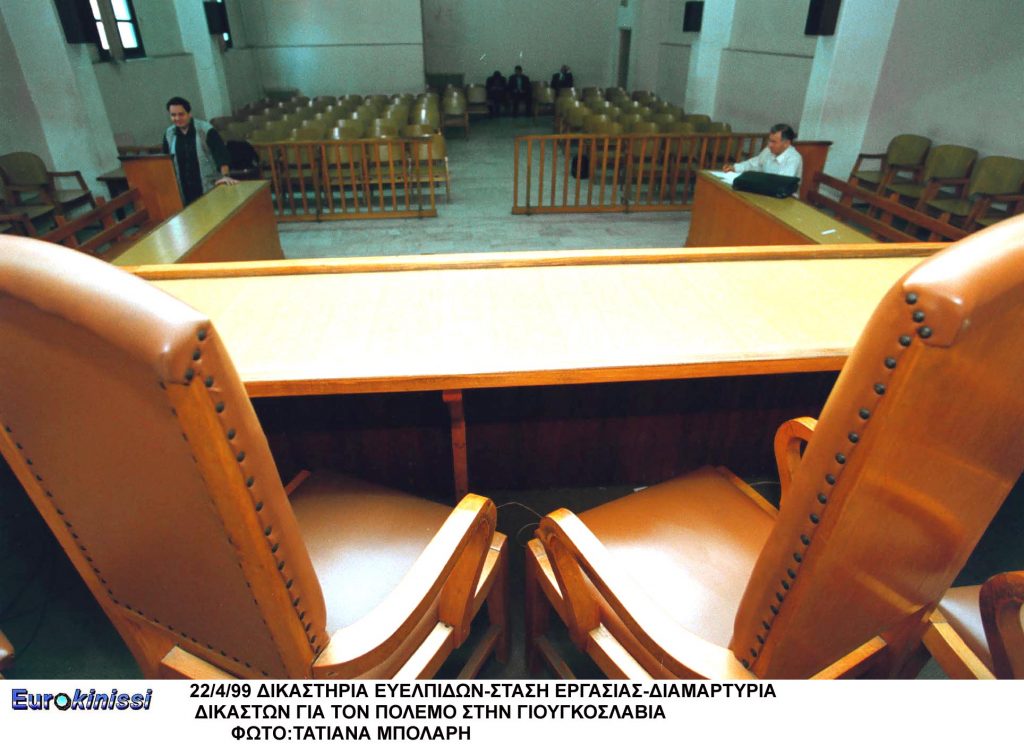 Αποζημίωση σε ιερόδουλη από το δημόσιο για την προφυλάκισή της