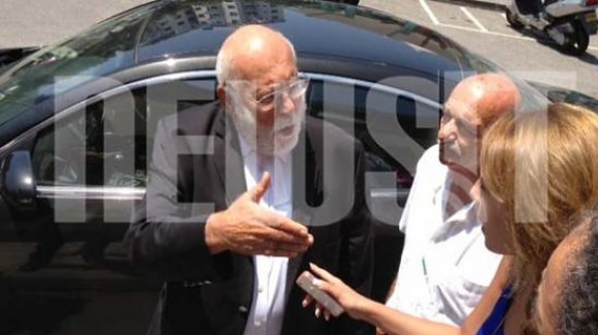 Ελεύθεροι με περιοριστικά μέτρα ο Ντίνος Μιχαηλίδης και ο γιος του – VIDEO