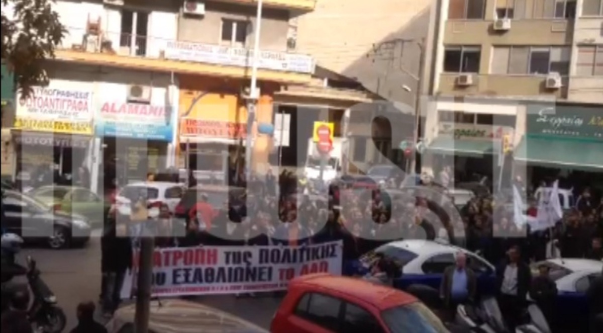Συνθήματα στα δικαστήρια Θεσσαλονίκης