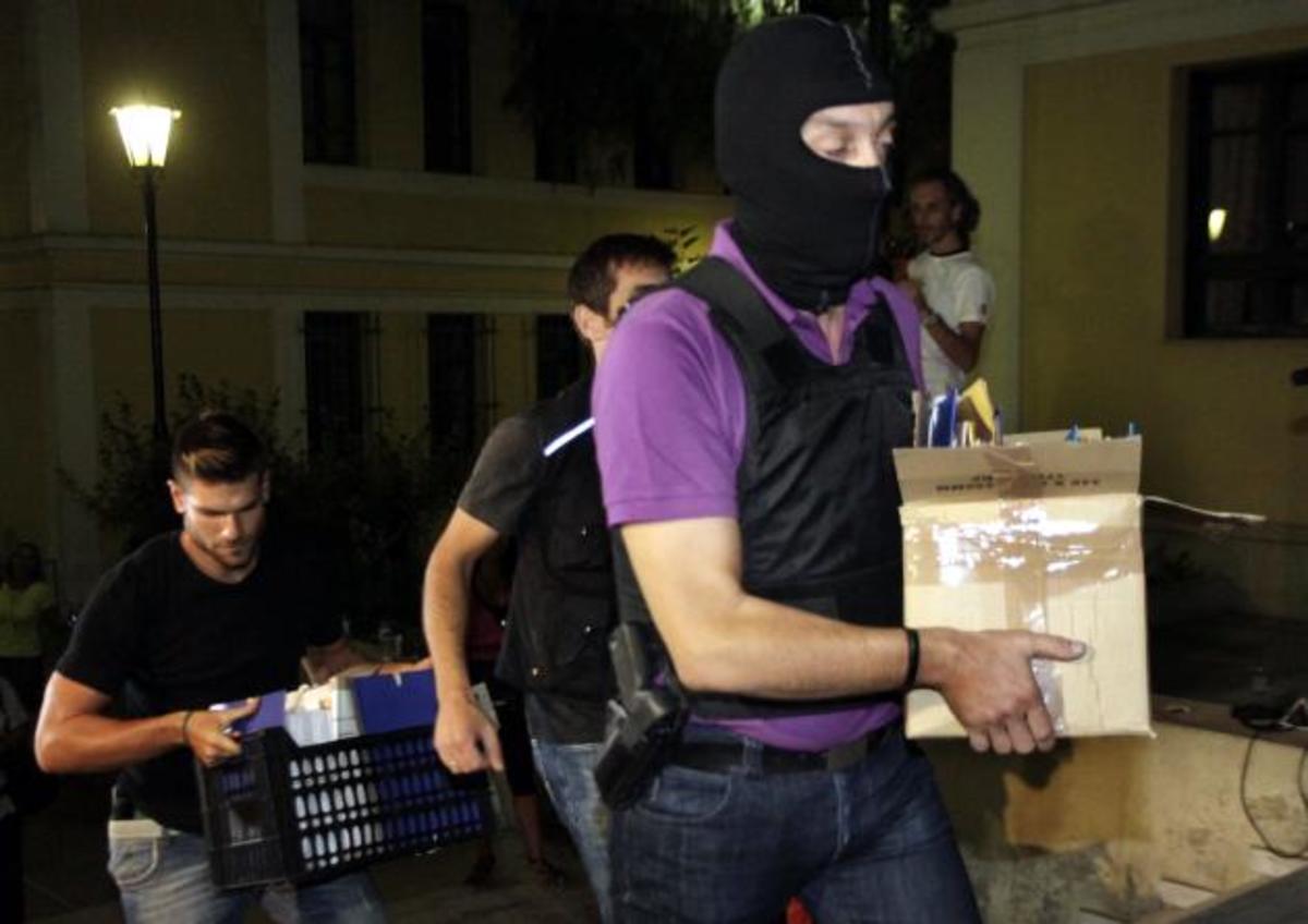 Χρυσή Αυγή: Τη ροή του χρήματος ψάχνει η δικαιοσύνη “γιατί οι χειροπέδες δεν αρκούν”