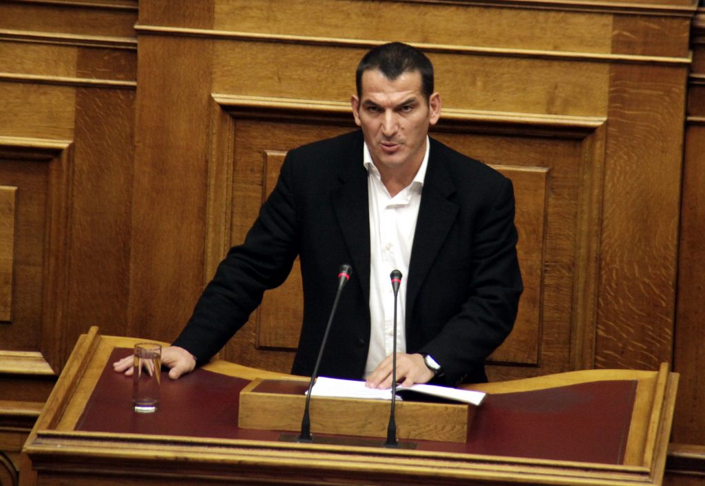 Παραλίγο νέο επεισόδιο Μίχου με Πύρρο Δήμα στην Βουλή