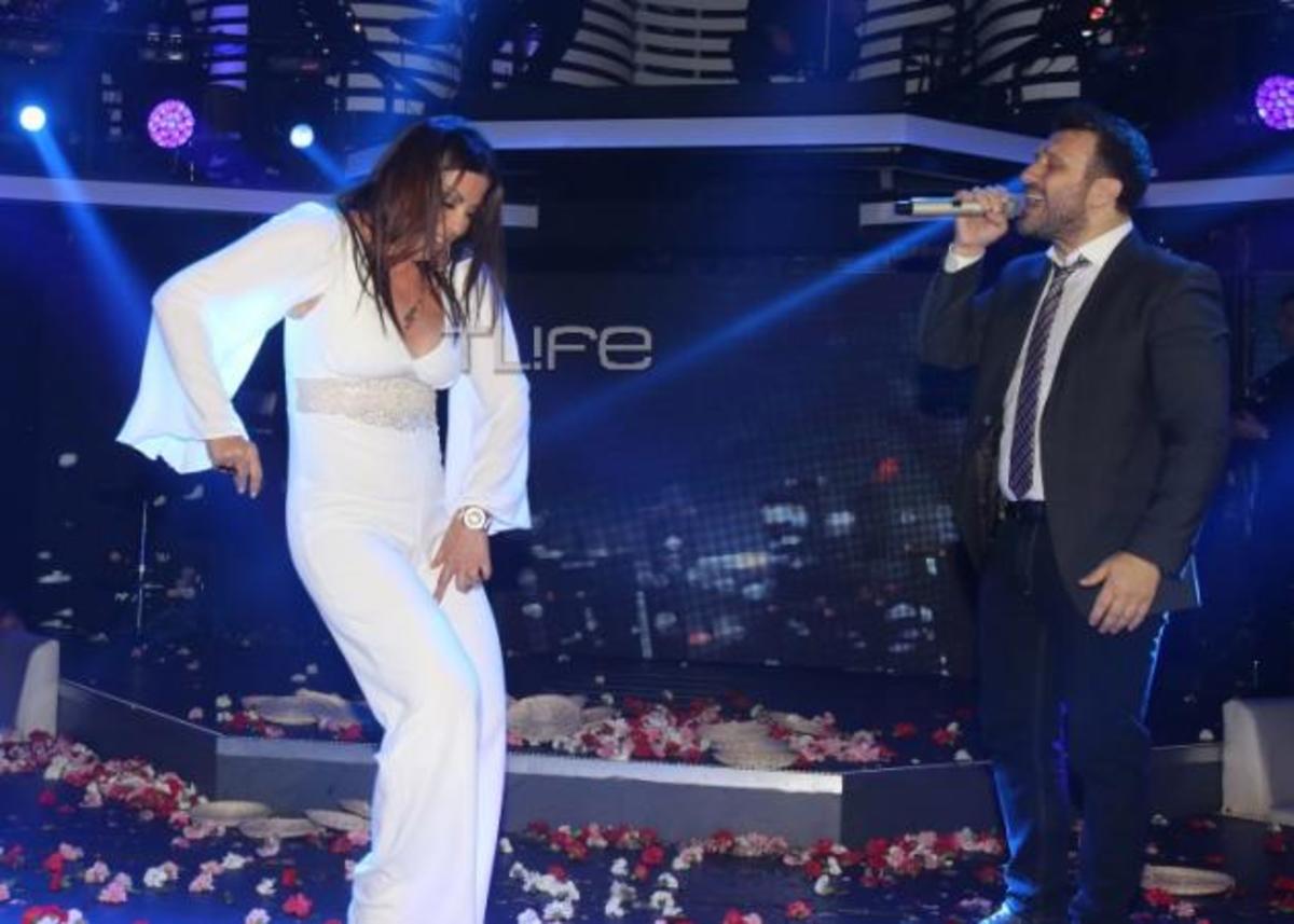 Τα έσπασε η Άντζελα Δημητρίου – Το ζεϊμπέκικο της έγινε viral!