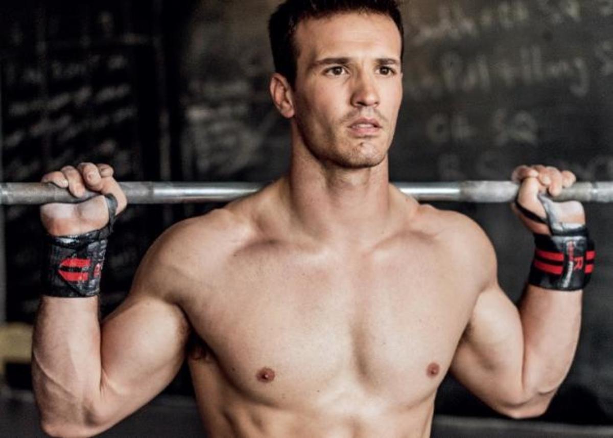 Αυτός είναι ο κούκλος fitness instructor του Κωστόπουλου και του Ρουβά