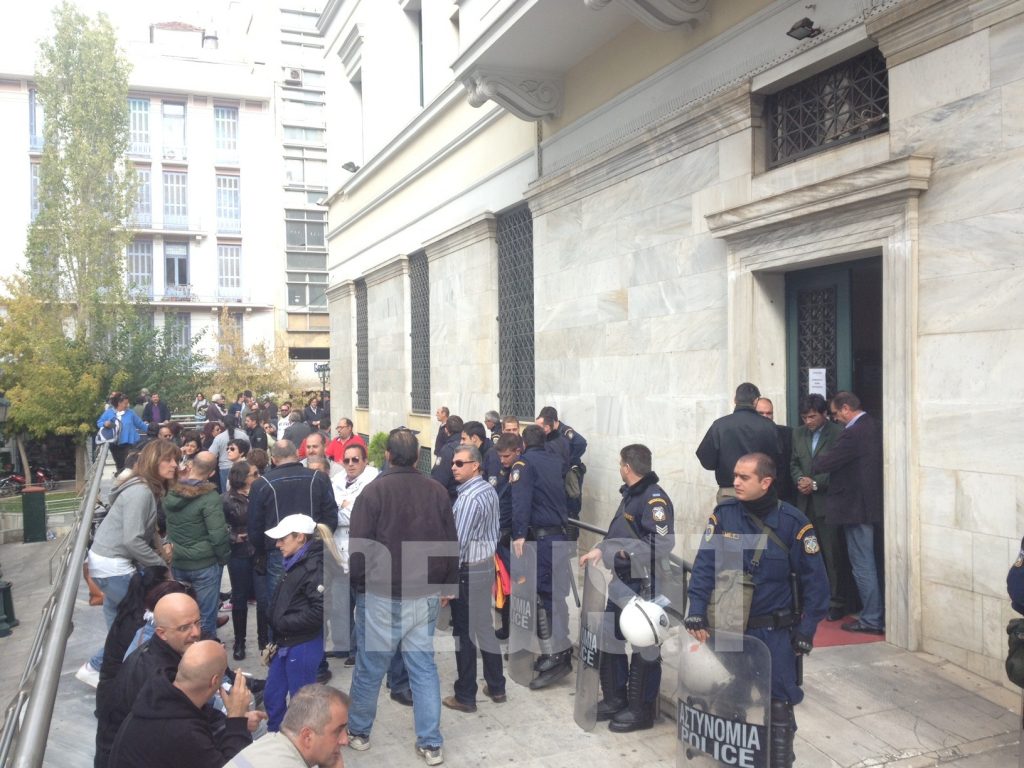 Συγκέντρωση ΠΟΕ ΟΤΑ έξω απο το Δημαρχείο της Αθήνας – ΦΩΤΟ