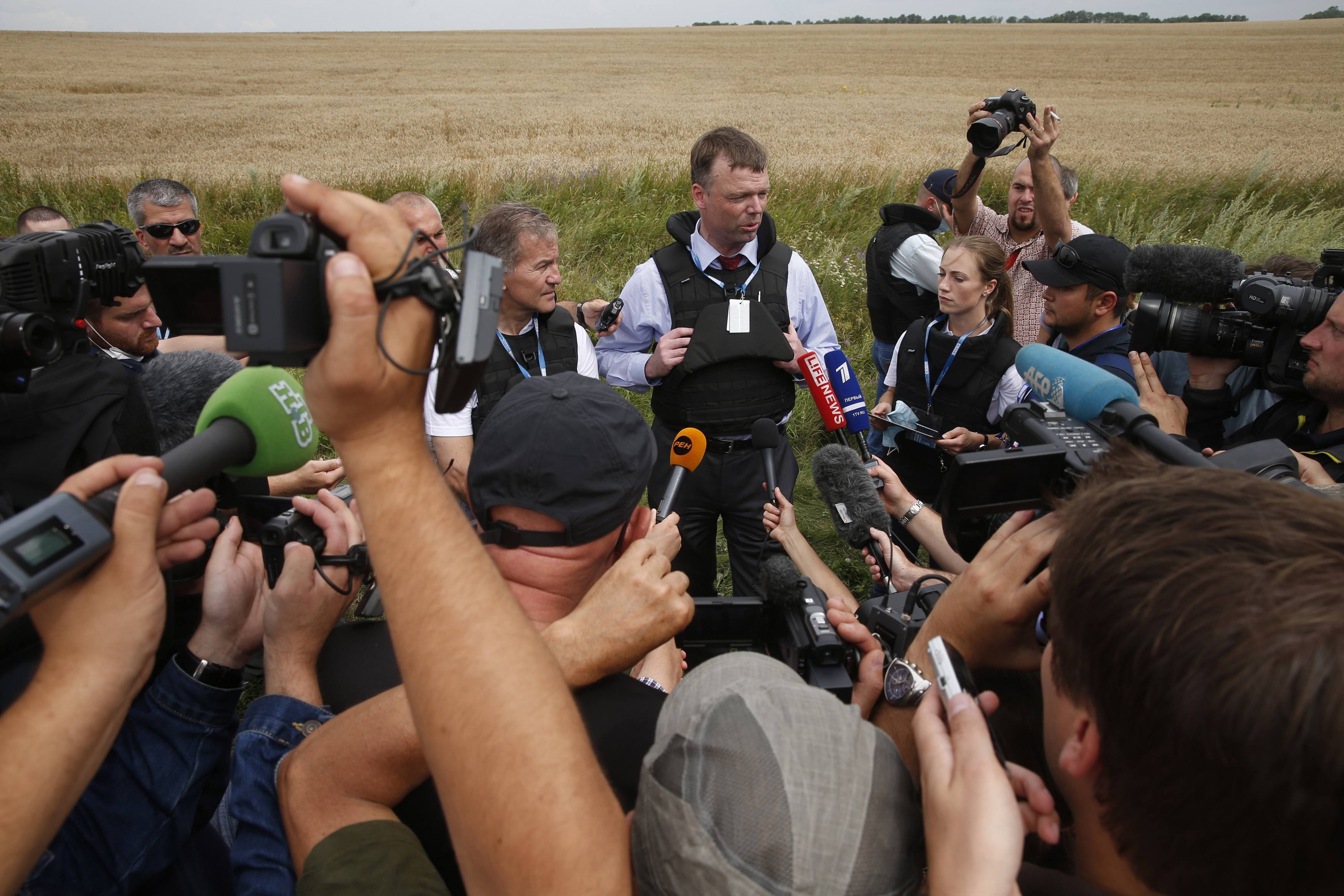 Последние новости сми украины на украинском. Освещение мероприятия в СМИ. СМИ 2014 Украина. Американский журналисты проросийские. Российские корреспонденты на Украине фото.