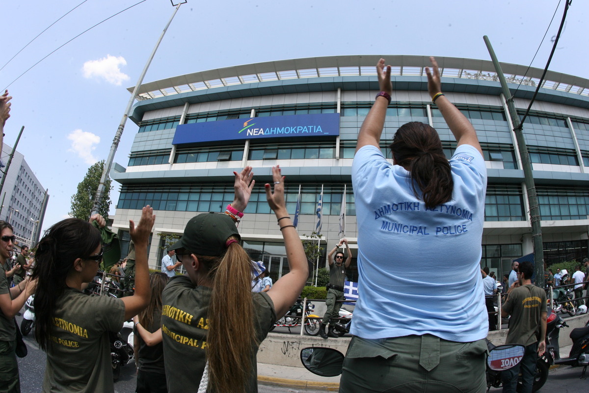 Τι διευκρινίζει το υπουργείο για τους δημοτικούς αστυνομικούς
