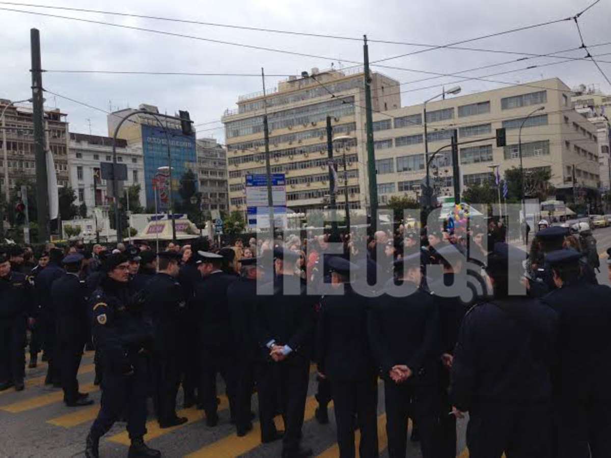 Αποδοκίμασαν τον Αρβανιτόπουλο στον Πειραιά