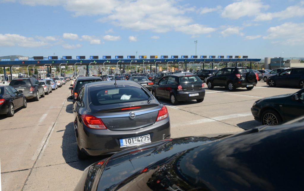 “Οπλιστείτε” με υπομονή – Αυξημένη κίνηση στις εθνικές οδούς