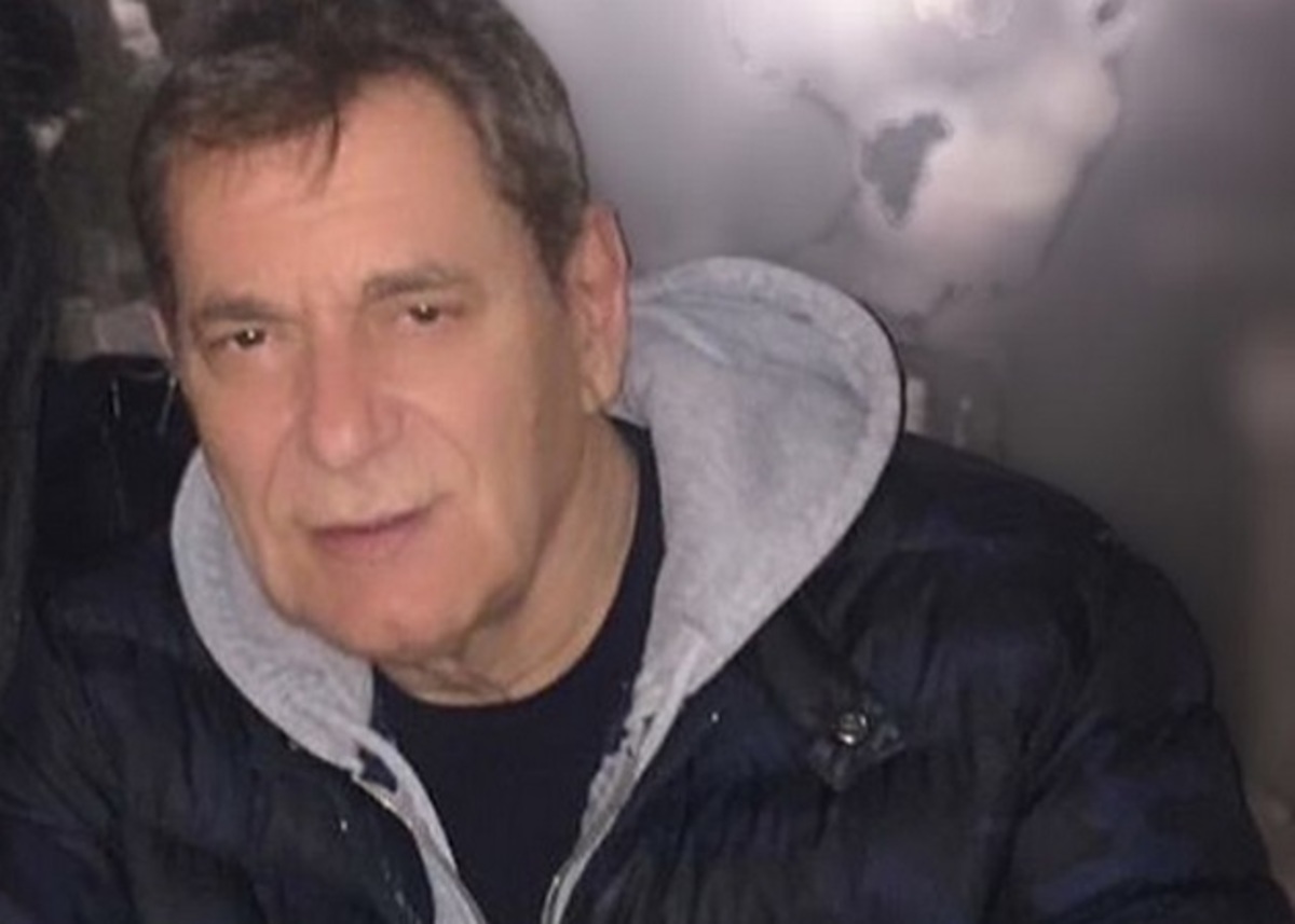Άγγελος Διονυσίου: Το εντυπωσιακό χριστουγεννιάτικο δέντρο στο σπίτι του