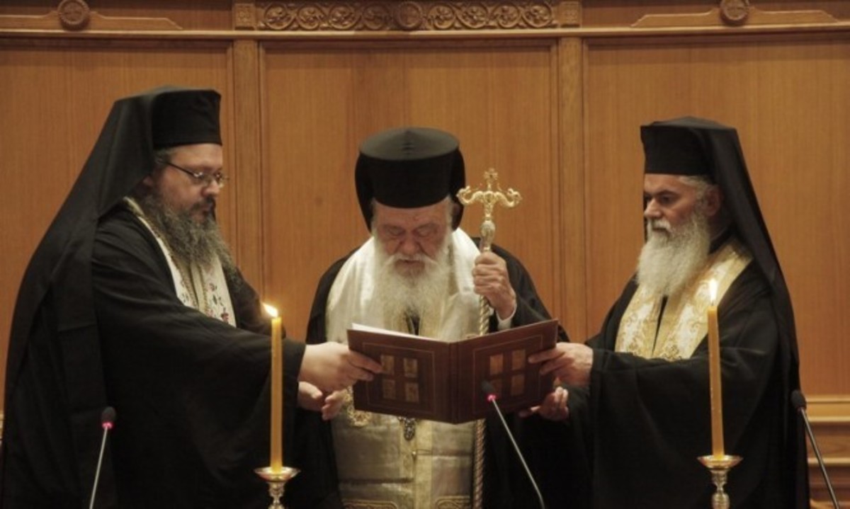 Στην Ιερά Σύνοδο και το θέμα με τα Θρησκευτικά