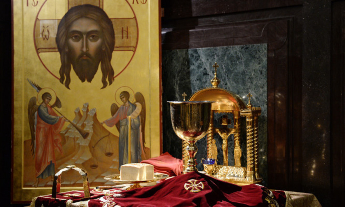 Τελείται Θεία Λειτουργία εκτός Εκκλησίας;