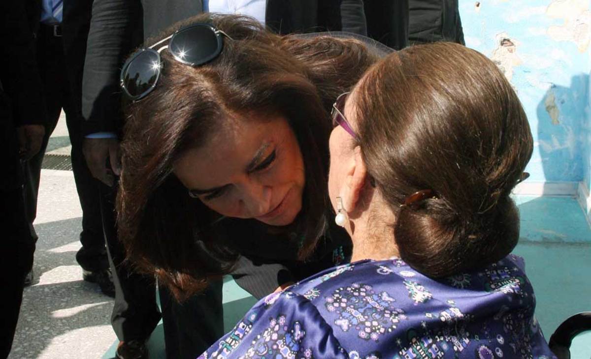 Ντόρα για Κουρουμπλή: «Είναι χυδαίος και ξεφτιλισμένος»