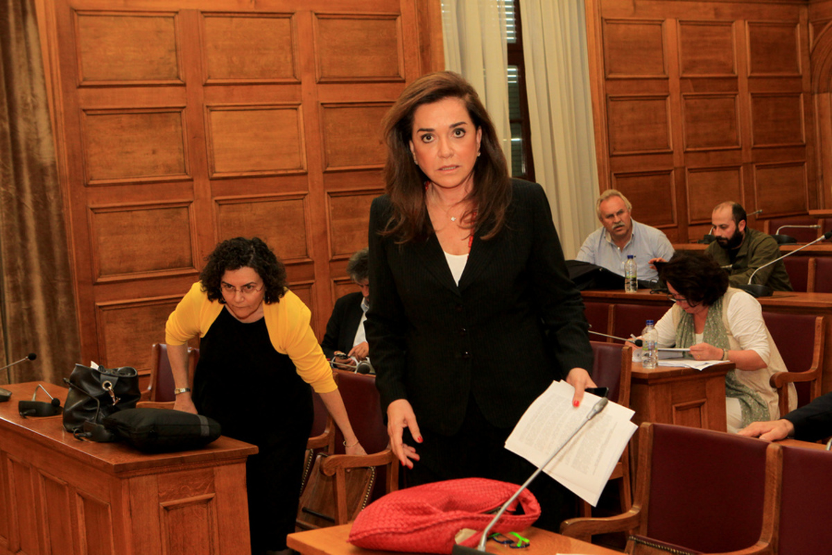 Βαριές κουβέντες της Ντόρας κατά του οικονομικού επιτελείου