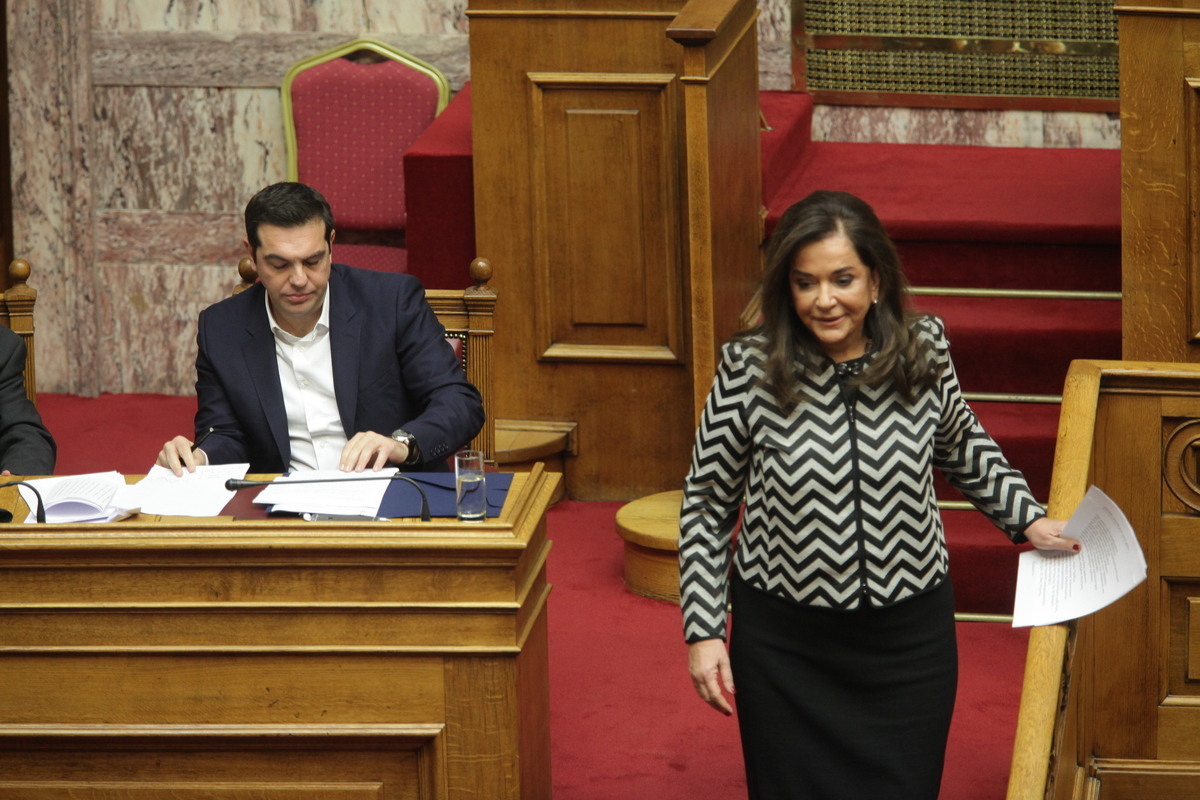 Βουλή: Σύγκρουση από τα παλιά Τσίπρα – Μπακογιάννη με δόση χόλιγουντ και ελληνικού κινηματογράφου!